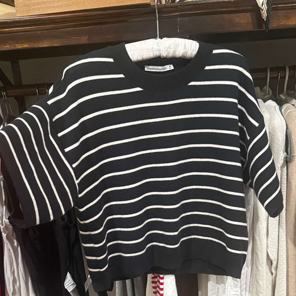 Abercrombie & Fitch Black and White Striped Sweater